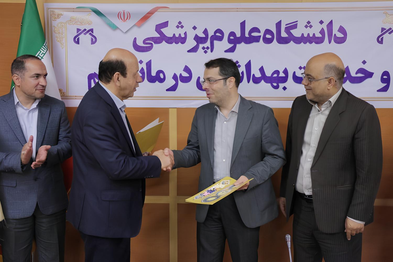 دانشگاه علوم پزشکی استان پای کار قم هلث آمد + تصاویر